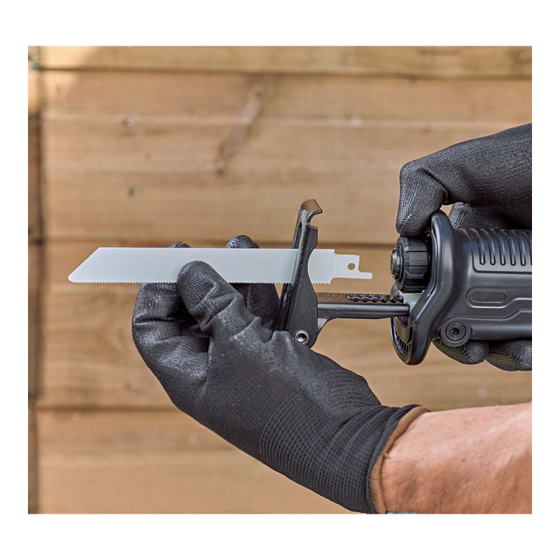 Sierra de sable 750w bes301-qs black+decker