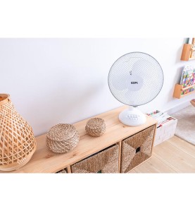 Ventilador de sobremesa. color blanco. potencia: 35w 53,4 db aspas: ø30 x 48 cm