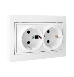 Base doble de enchufe t/tl con obturador 16a 250v solera erp60/2u